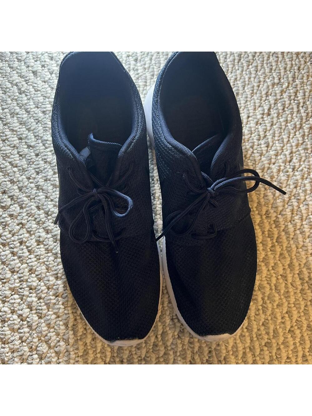 Nike Men's Black and Navy Trainer